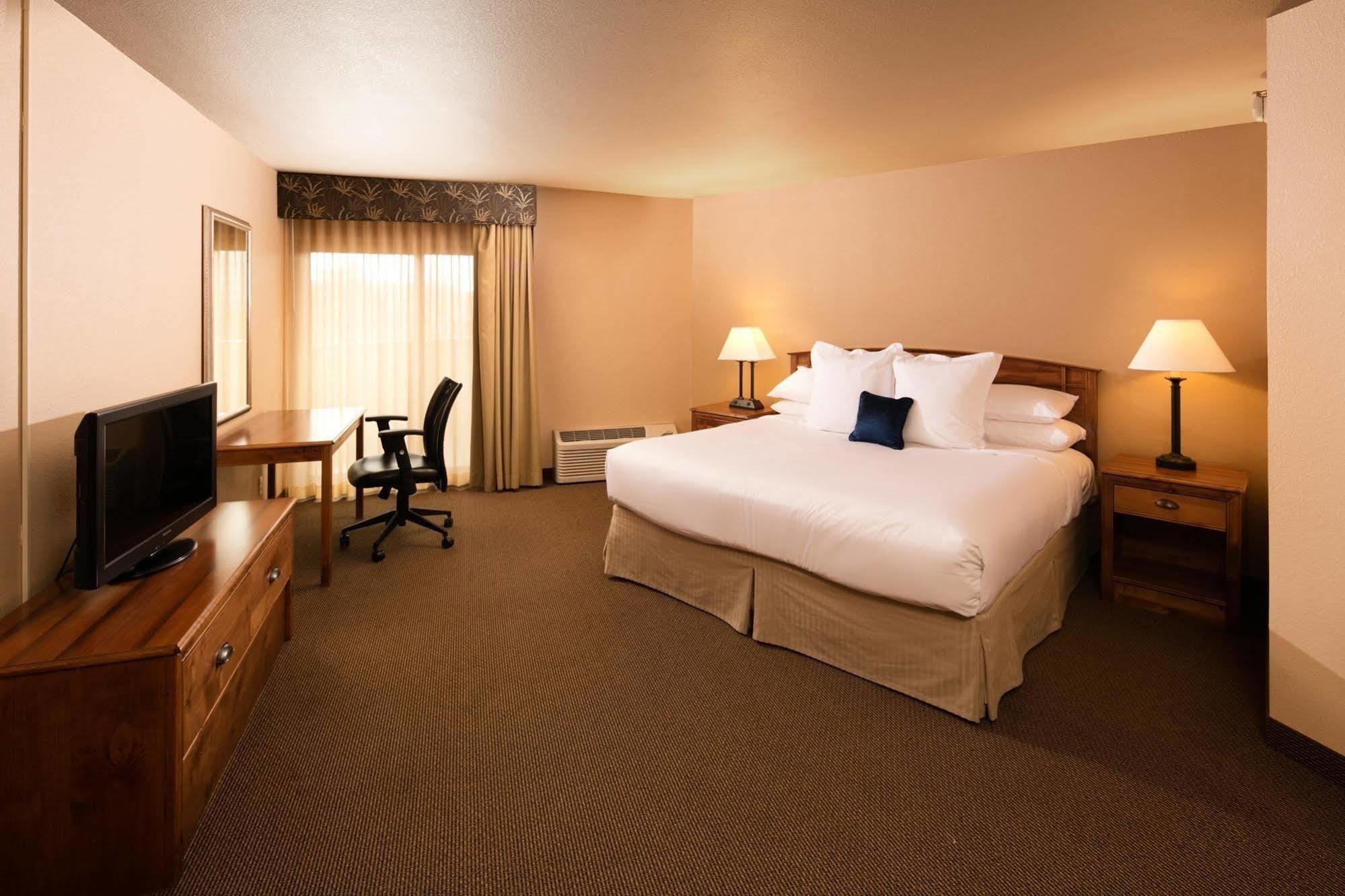 Ramada Plaza By Wyndham Hotel Omaha